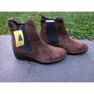 FLY London Lita Chelsea Boots Women's‎ Size 39 Silky Ground Suede Brown 229FLY